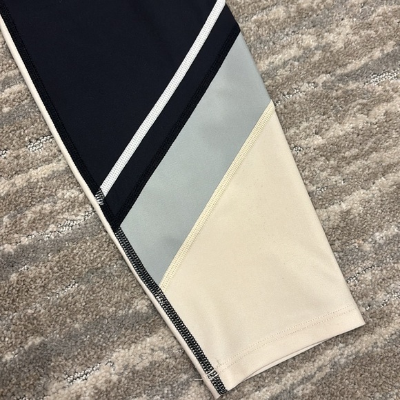 P.e Nation upperhand colorblock leggings in black and Gray Size X Large - Picture 4 of 6